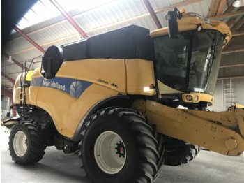 Combine harvester New Holland CX 840: picture 1