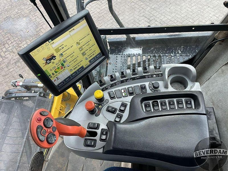 Agricultural machinery New Holland FR9090