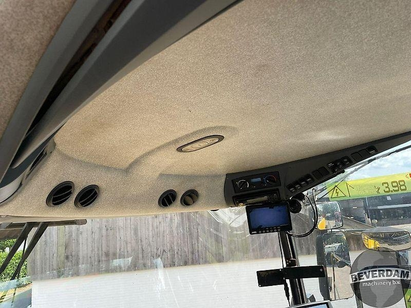 Agricultural machinery New Holland FR 9090