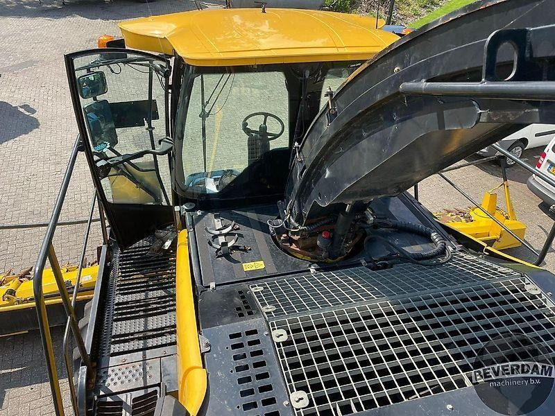 Agricultural machinery New Holland FR 9090