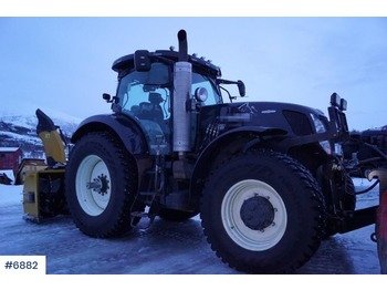 Farm tractor New Holland T7070: picture 1