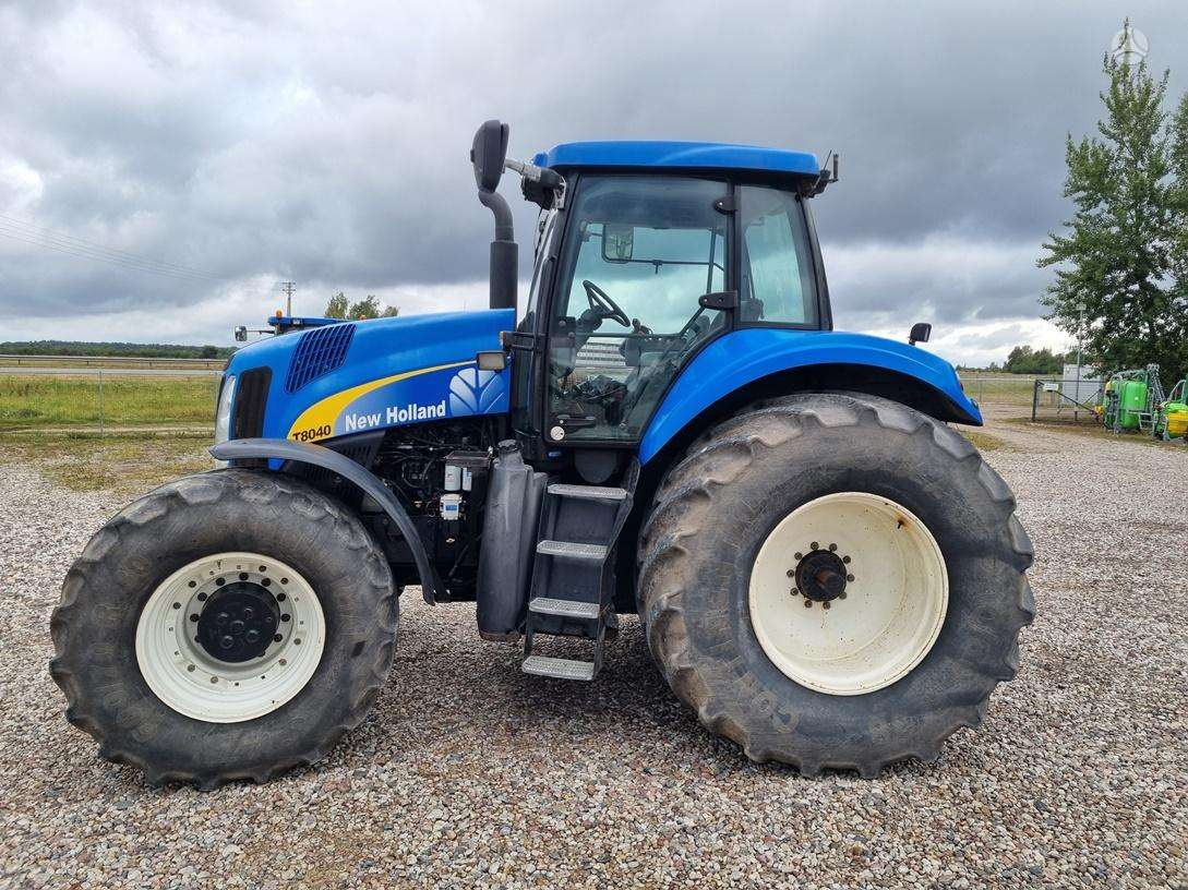 Farm tractor New Holland T8040: picture 8