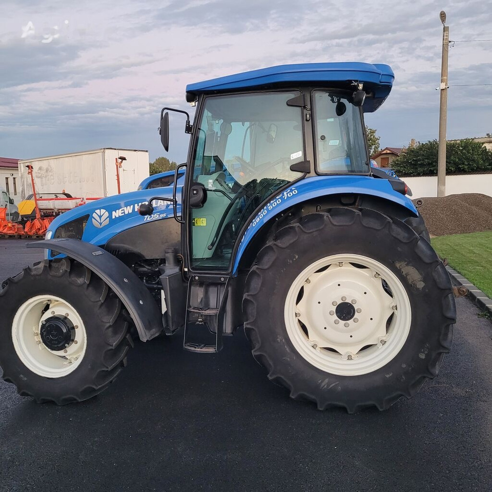 New Farm tractor New Holland TD5.95: picture 6
