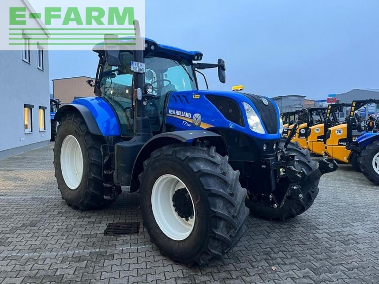 Farm tractor New Holland t 7.260 pc: picture 2
