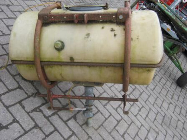 Tractor mounted sprayer Onbekend watertank: picture 3