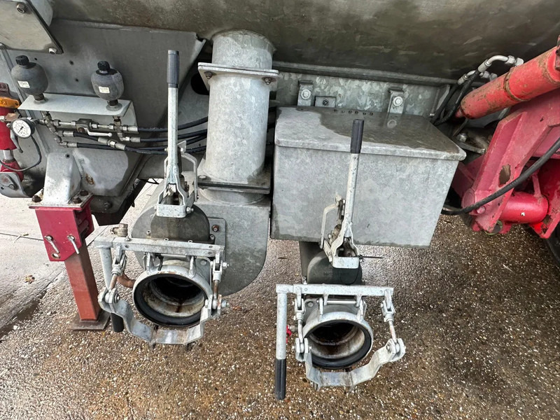 Agricultural machinery Peecon PWT 14500 14 m3 4 wielen Vacuumtank