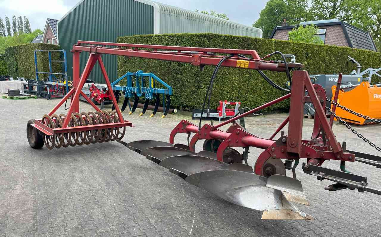 Plow Kverneland 4 schaar ploeg + Evers vorenpakker grondbewerking