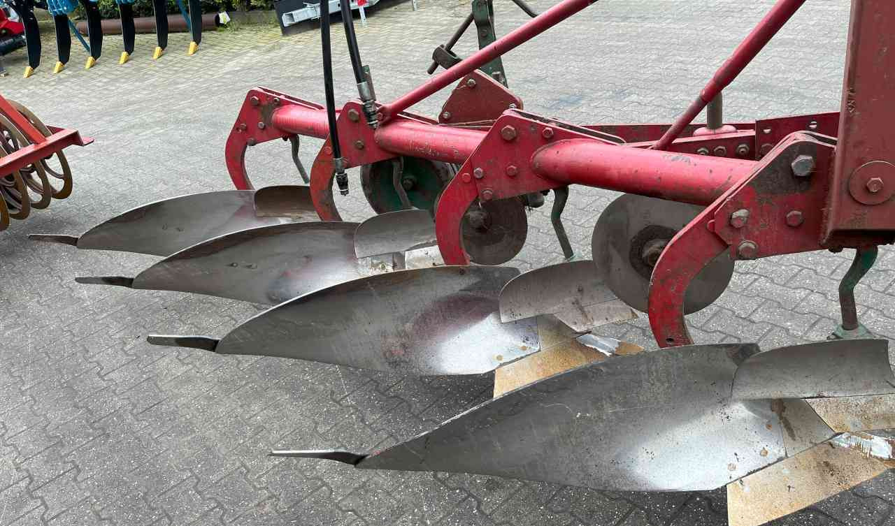 Plow Kverneland 4 schaar ploeg + Evers vorenpakker grondbewerking