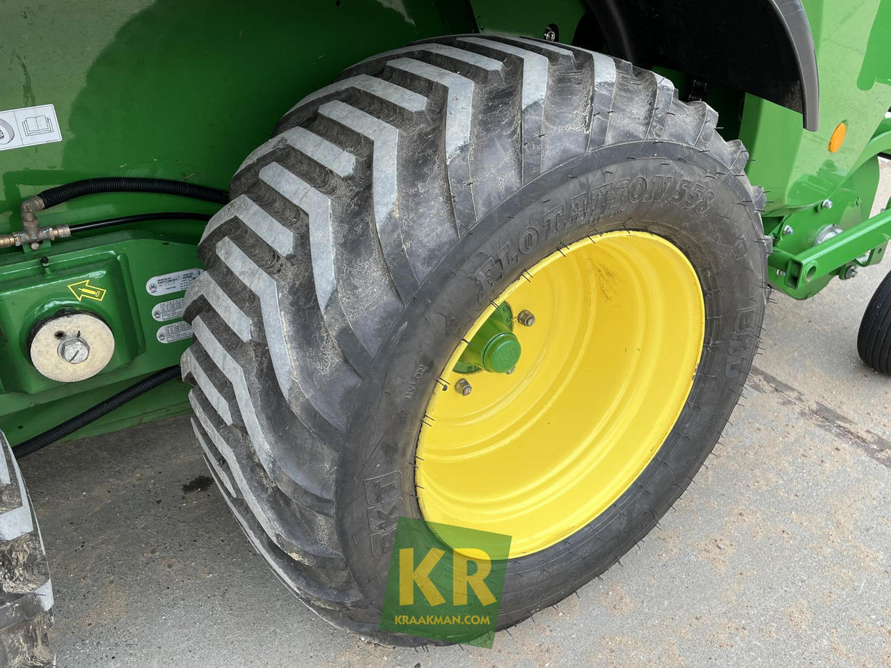 Round baler John Deere C441R