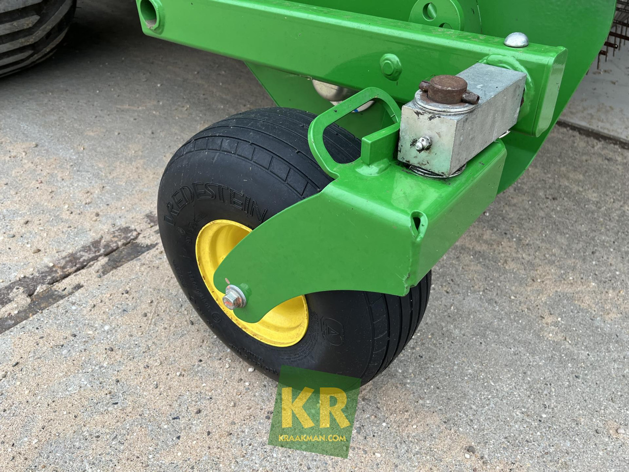 Round baler John Deere C441R