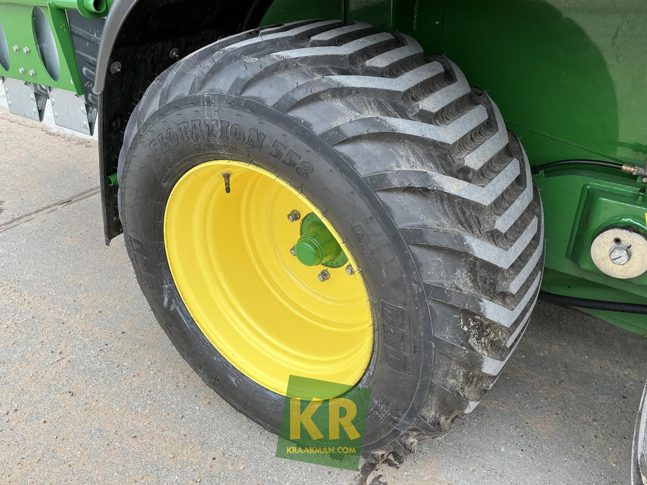 Round baler John Deere C441R