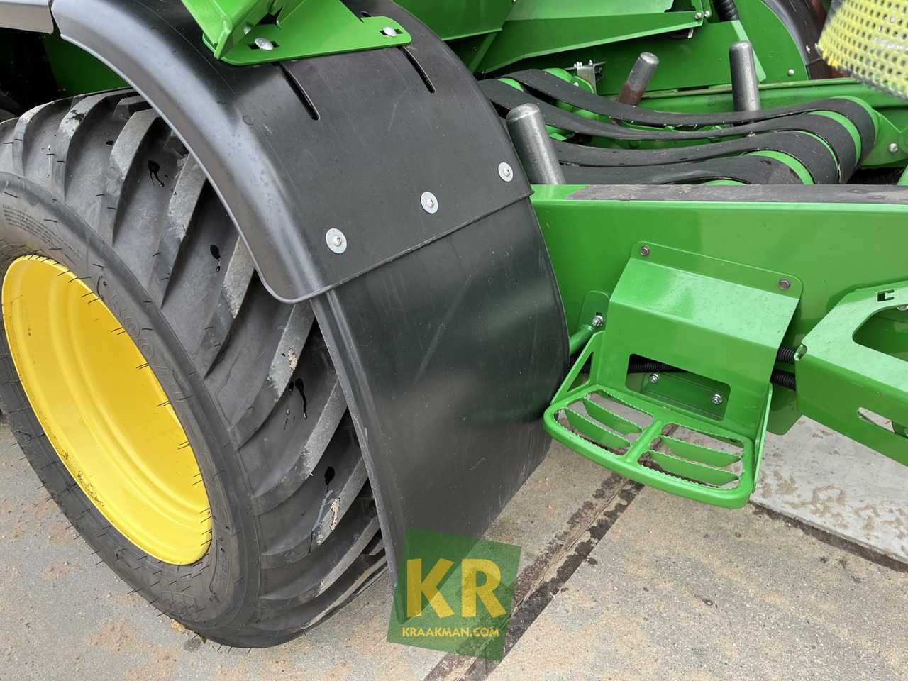 Round baler John Deere C441R