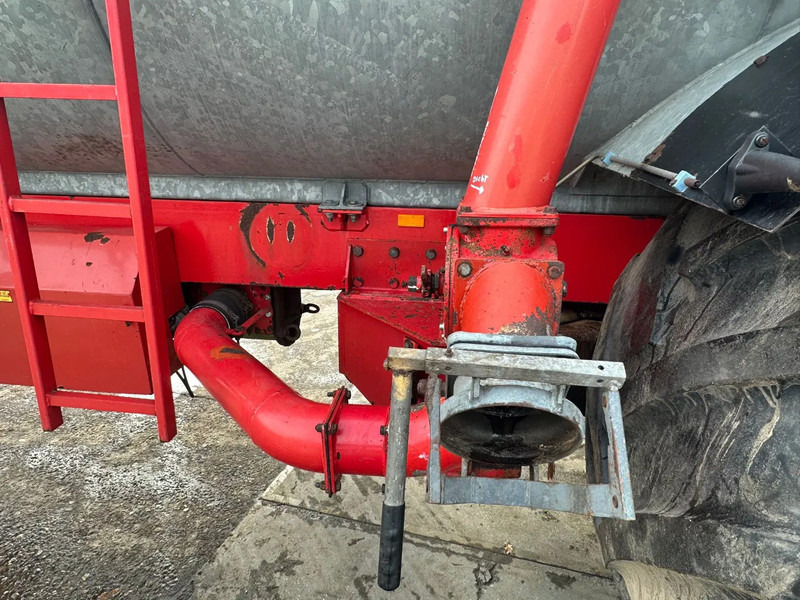 Agricultural machinery Schuitemaker Robusta 116 + Veenhuis euroject 7.60 Bemestertank