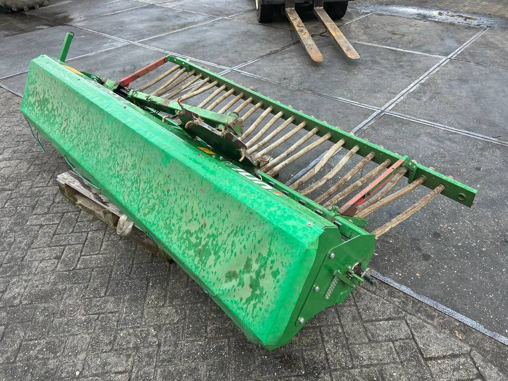 Seed drill Unia 3/550/25 zaaimachine
