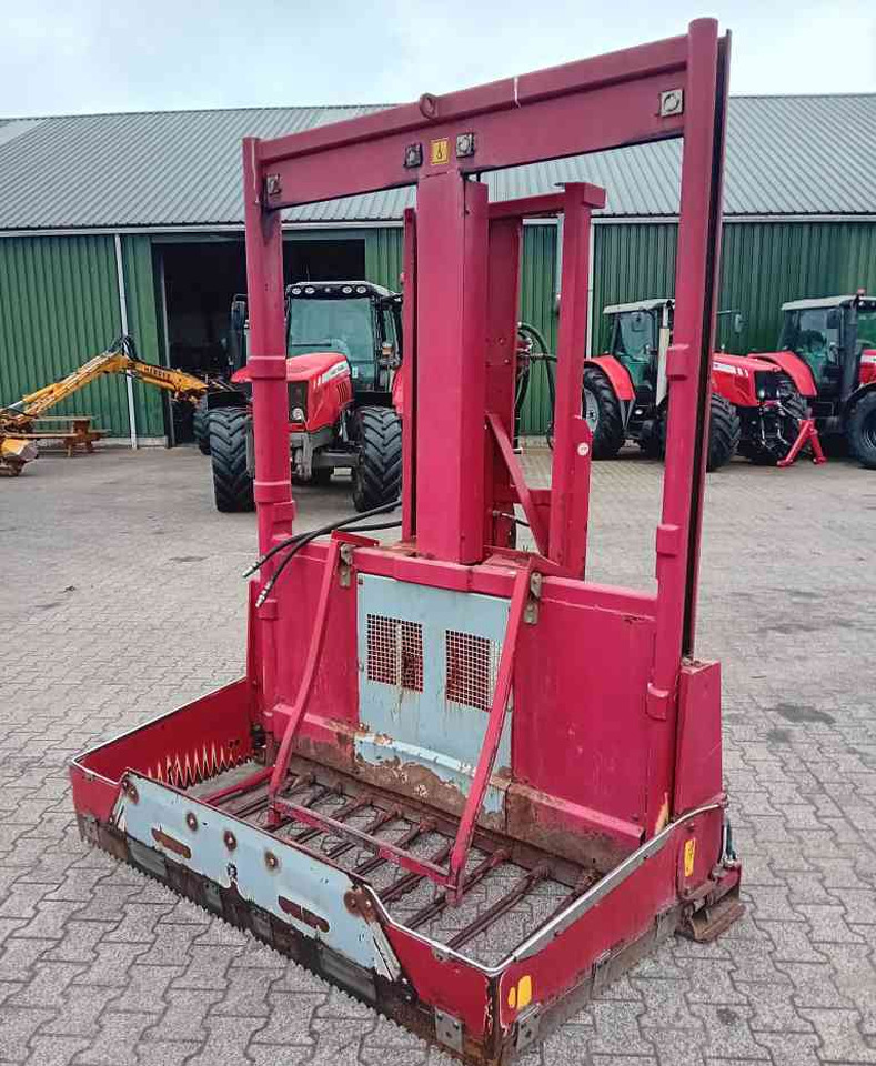 Silage equipment BVL Megastar 170 kuilvoersnijder met lift