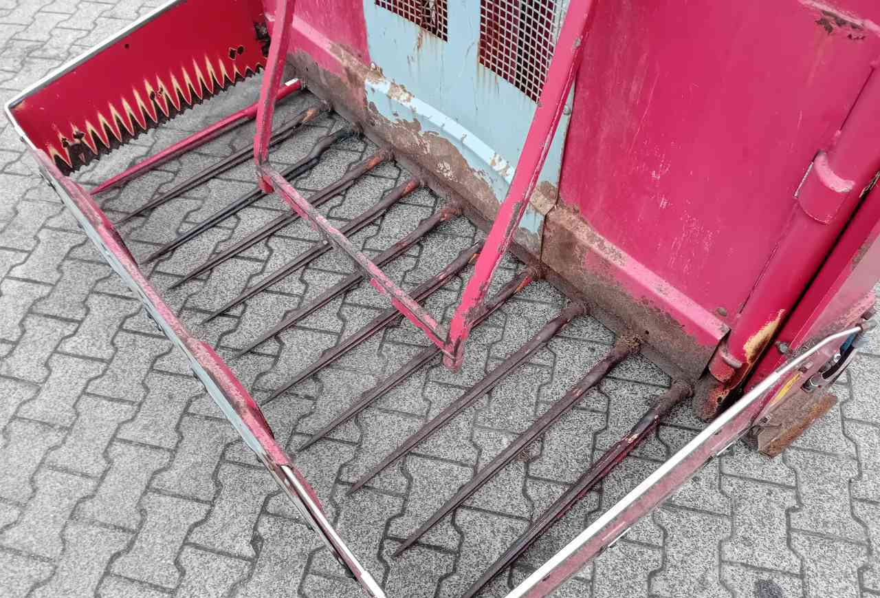 Silage equipment BVL Megastar 170 kuilvoersnijder met lift