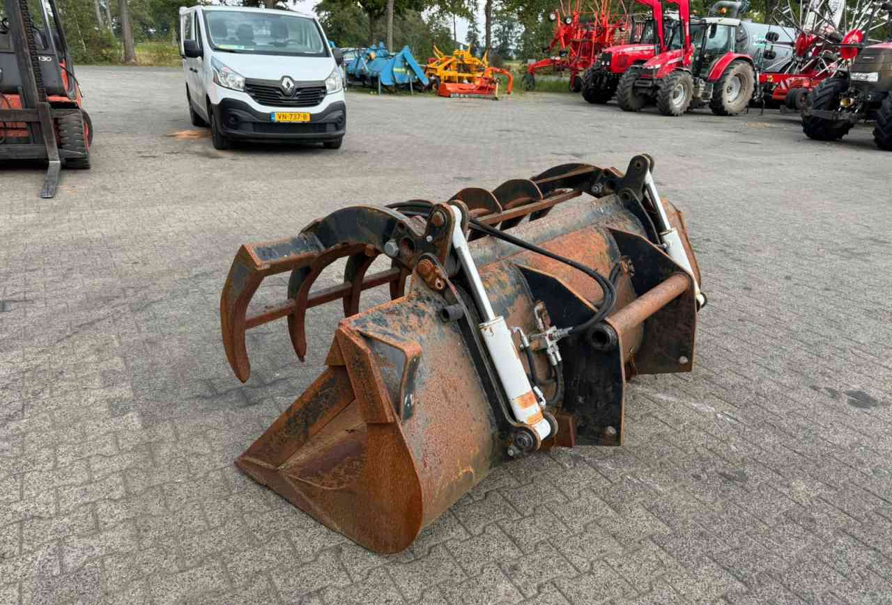 Silage equipment Manitou 240 pelikaanbak kuilbak mestbak