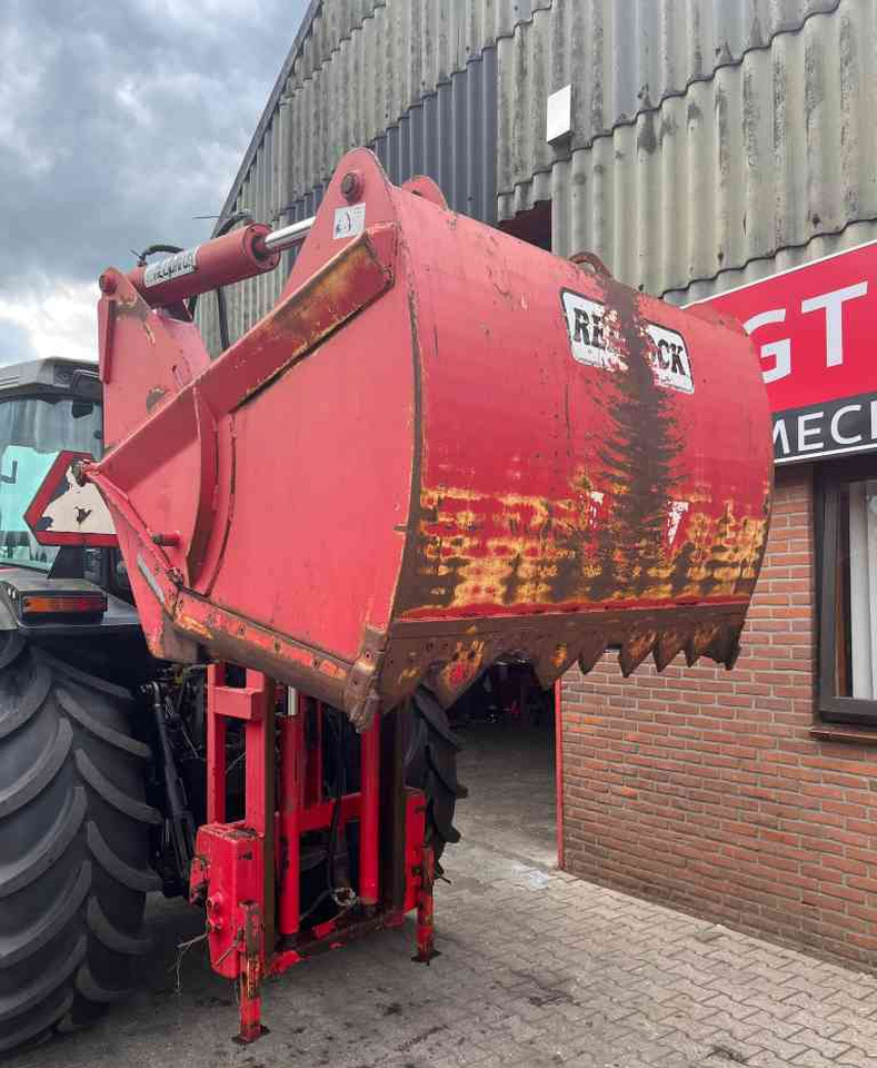 Silage equipment Redrock Kuilhapper hefmast voermachines