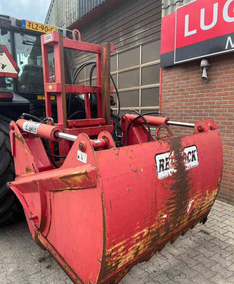 Silage equipment Redrock Kuilhapper hefmast voermachines