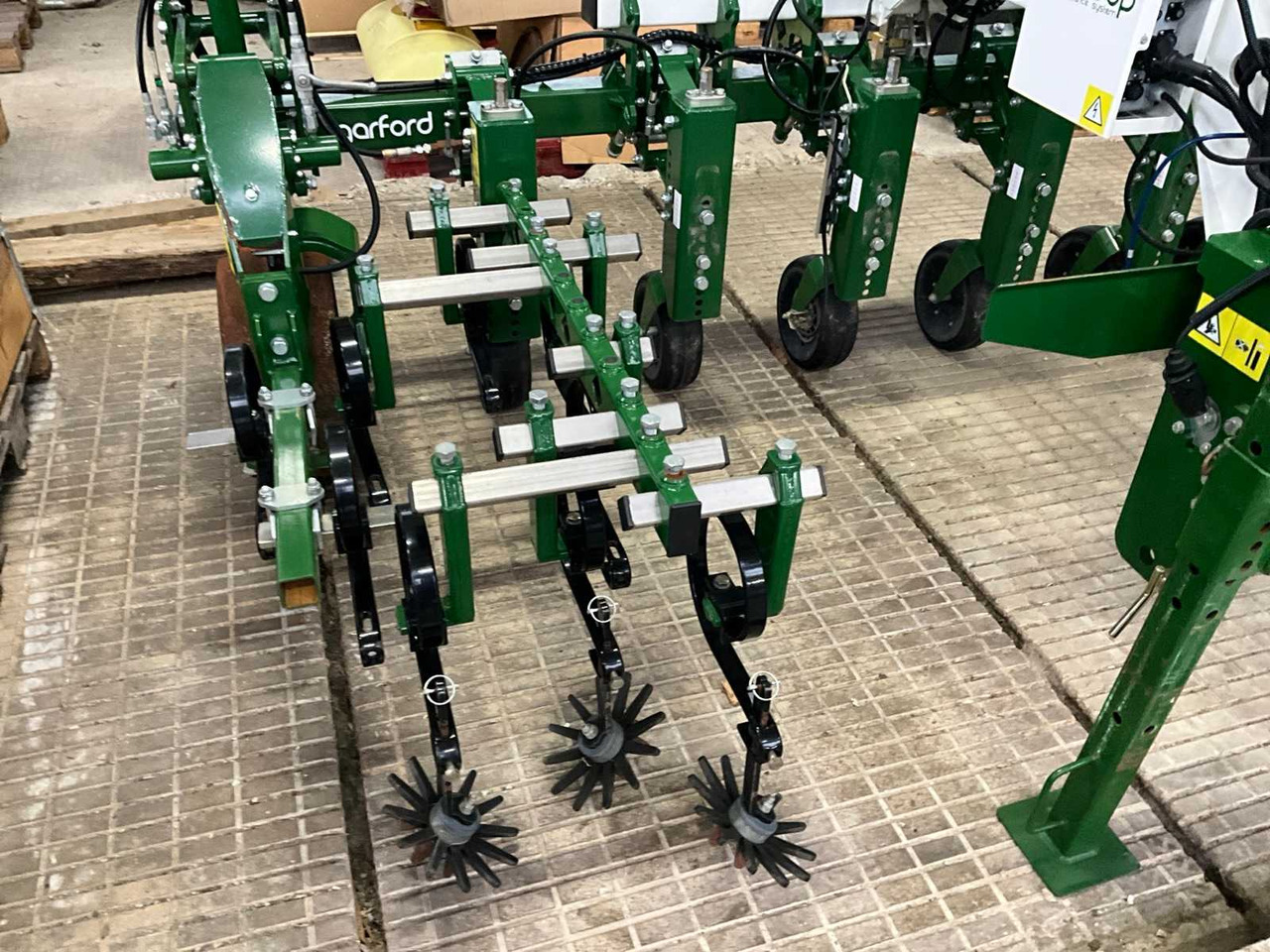 Soil tillage equipment Garford InterRow Triple Sideshift