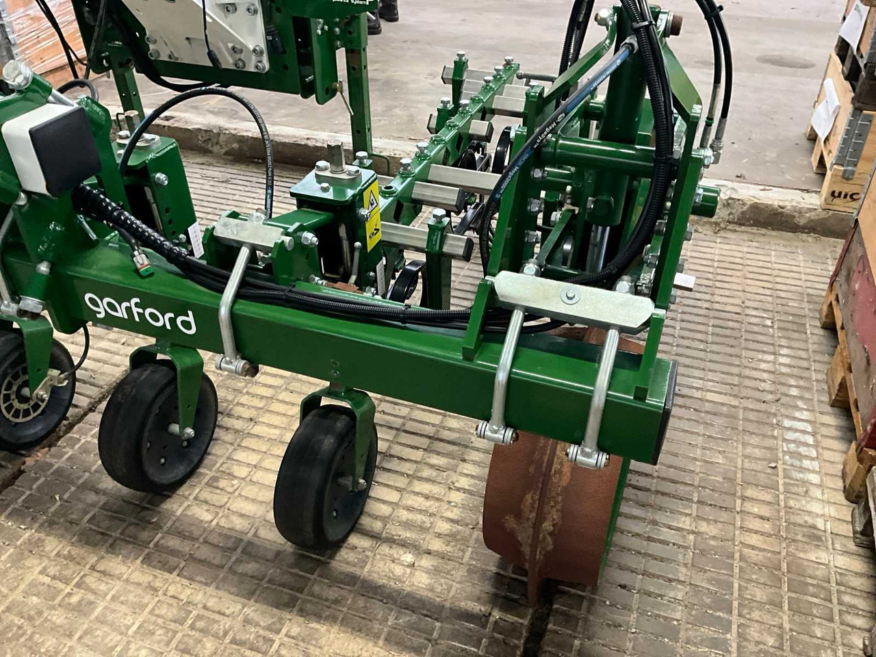 Soil tillage equipment Garford InterRow Triple Sideshift