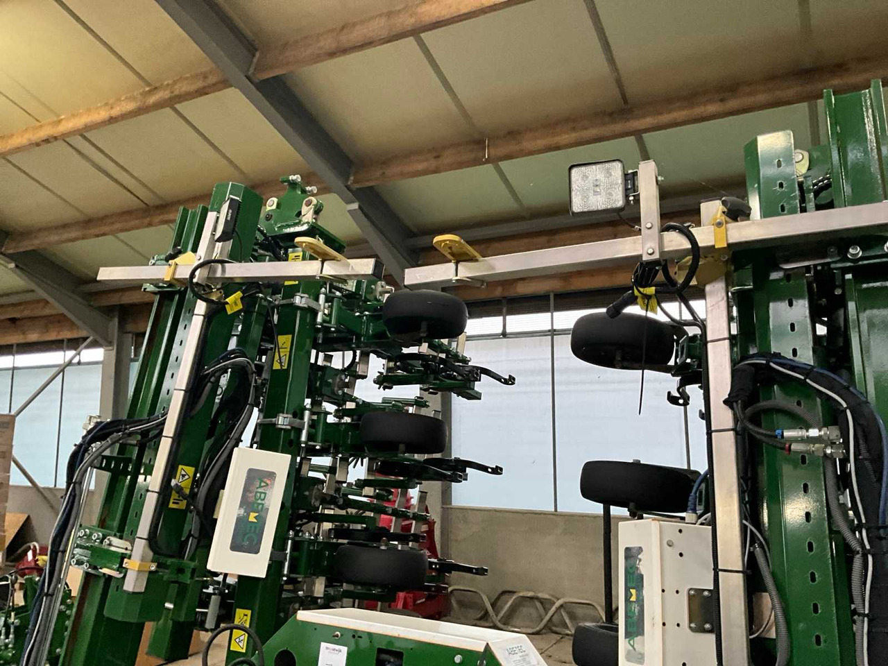 Soil tillage equipment Garford InterRow Triple Sideshift