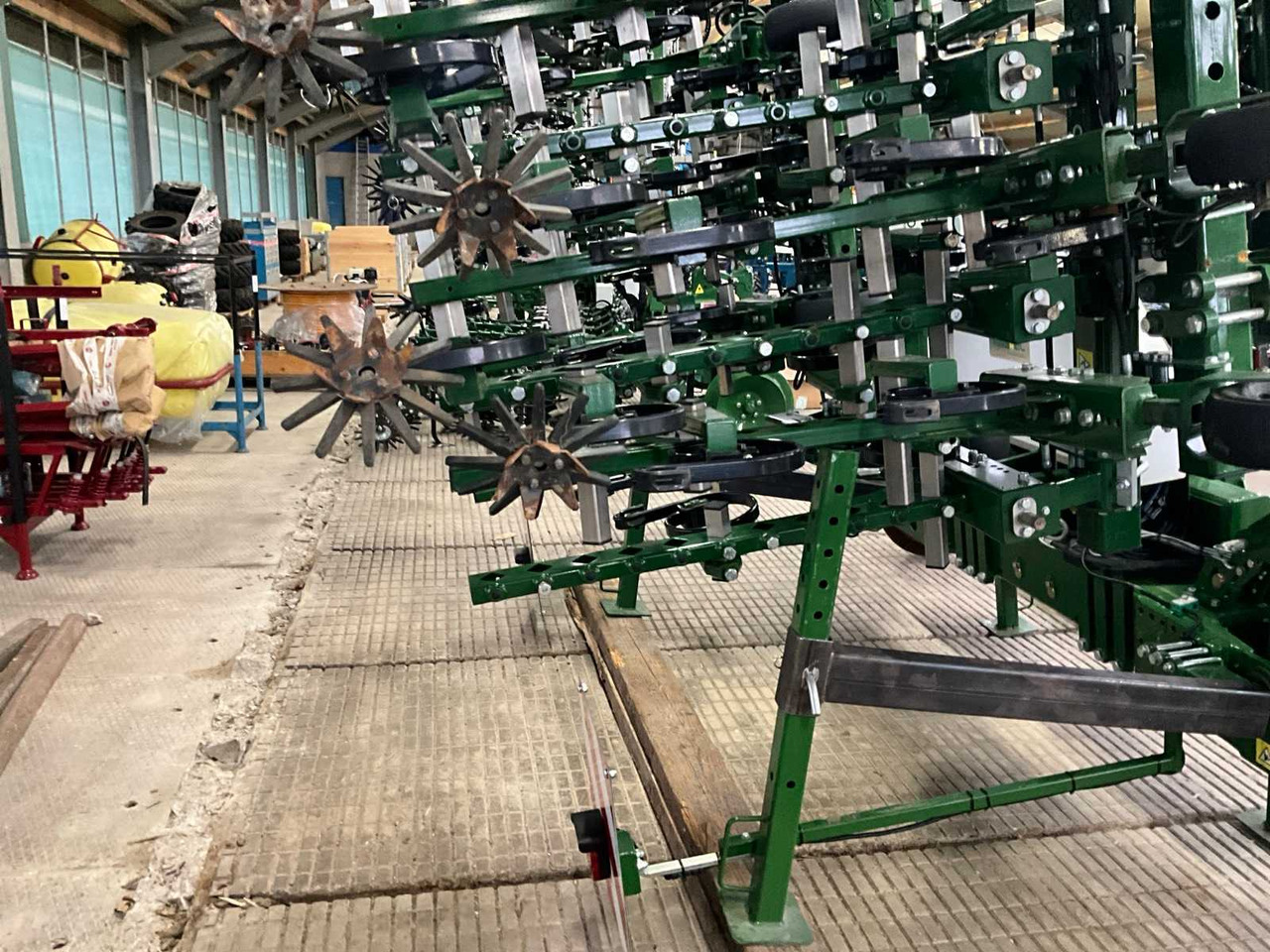 Soil tillage equipment Garford InterRow Triple Sideshift