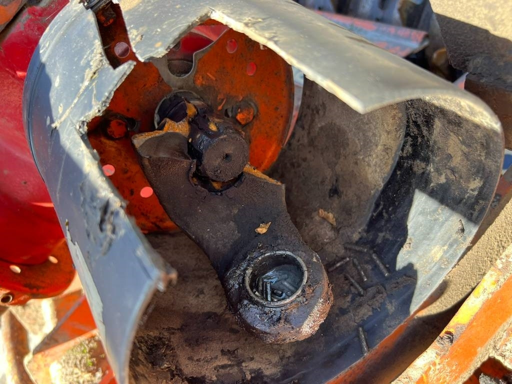 Soil tillage equipment Pegoraro LH 300 frees