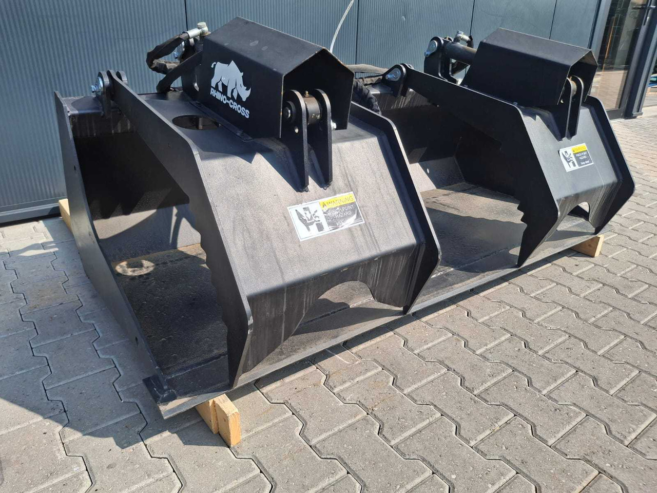 Soil tillage equipment Rhino-cross 72 inch grapple Bucket