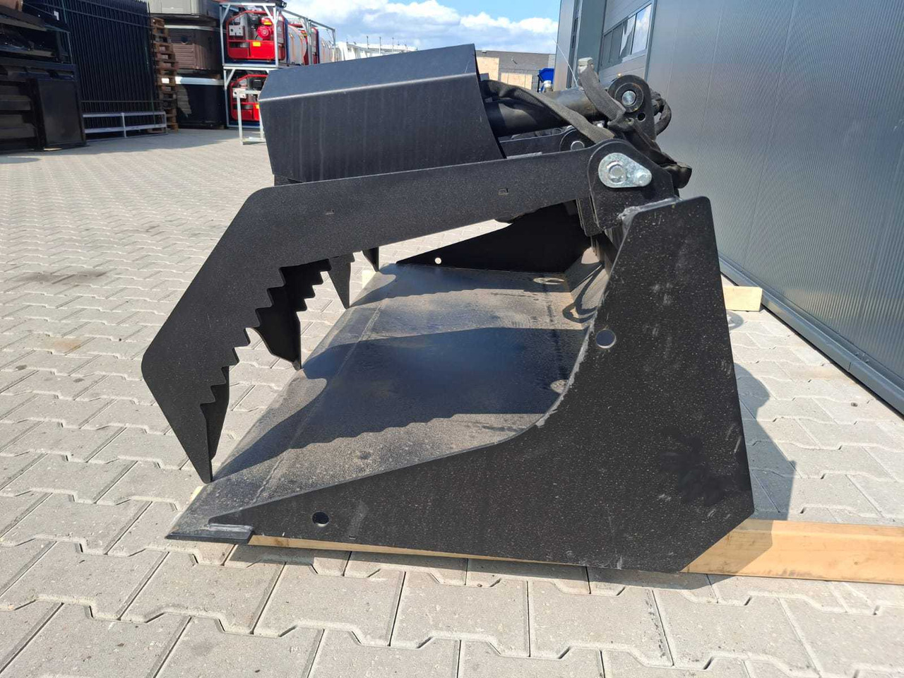 Soil tillage equipment Rhino-cross 72 inch grapple Bucket