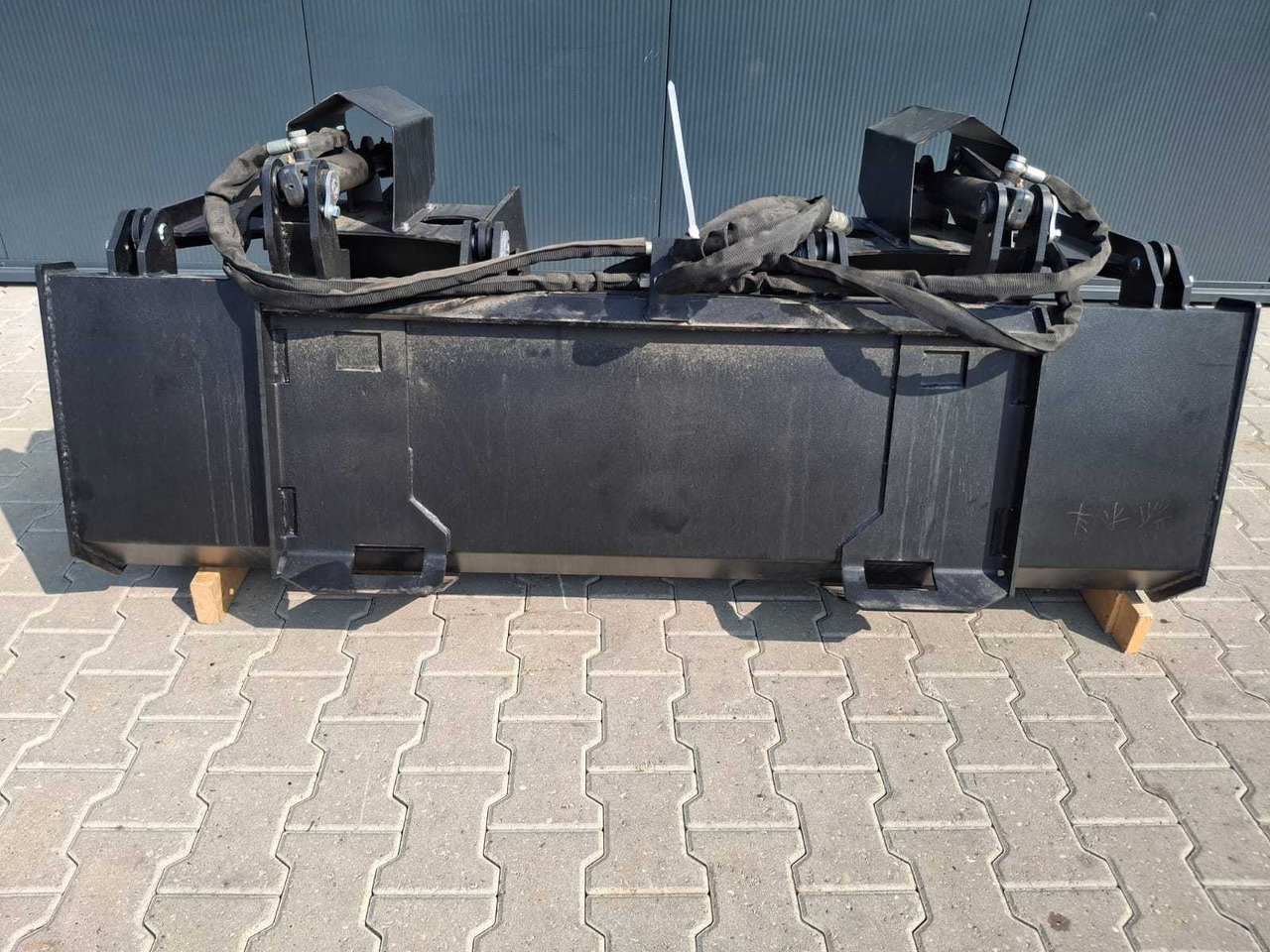 Soil tillage equipment Rhino-cross 72 inch grapple Bucket