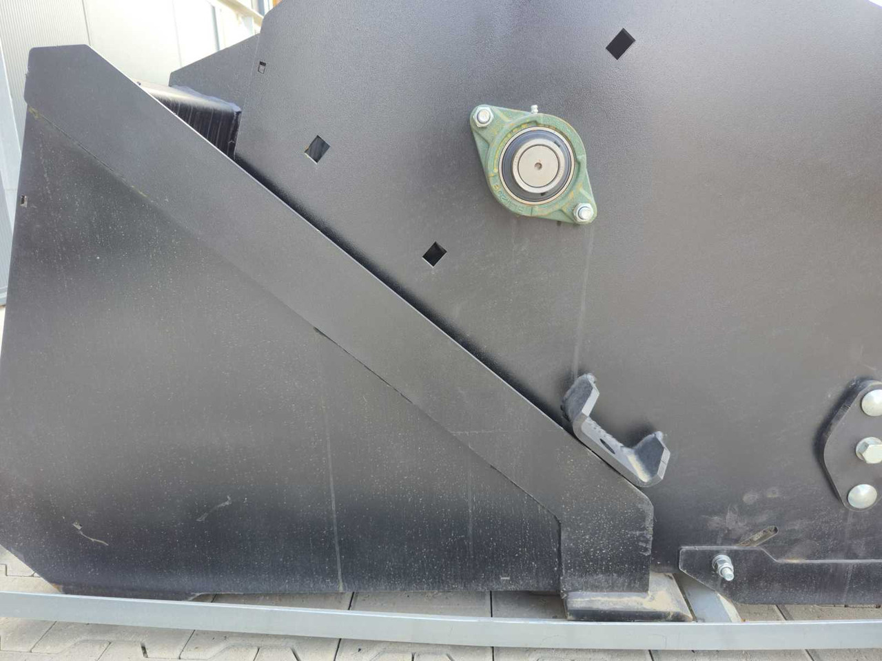 Soil tillage equipment Rhino-cross Landscape rake