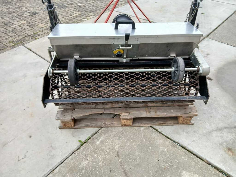 Sowing equipment tecma M 100