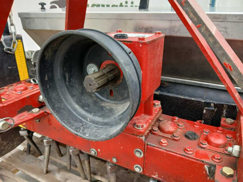 Sowing equipment tecma M 100