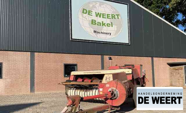 Square baler International 440