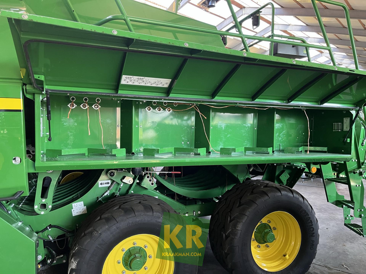 Square baler L624 John Deere