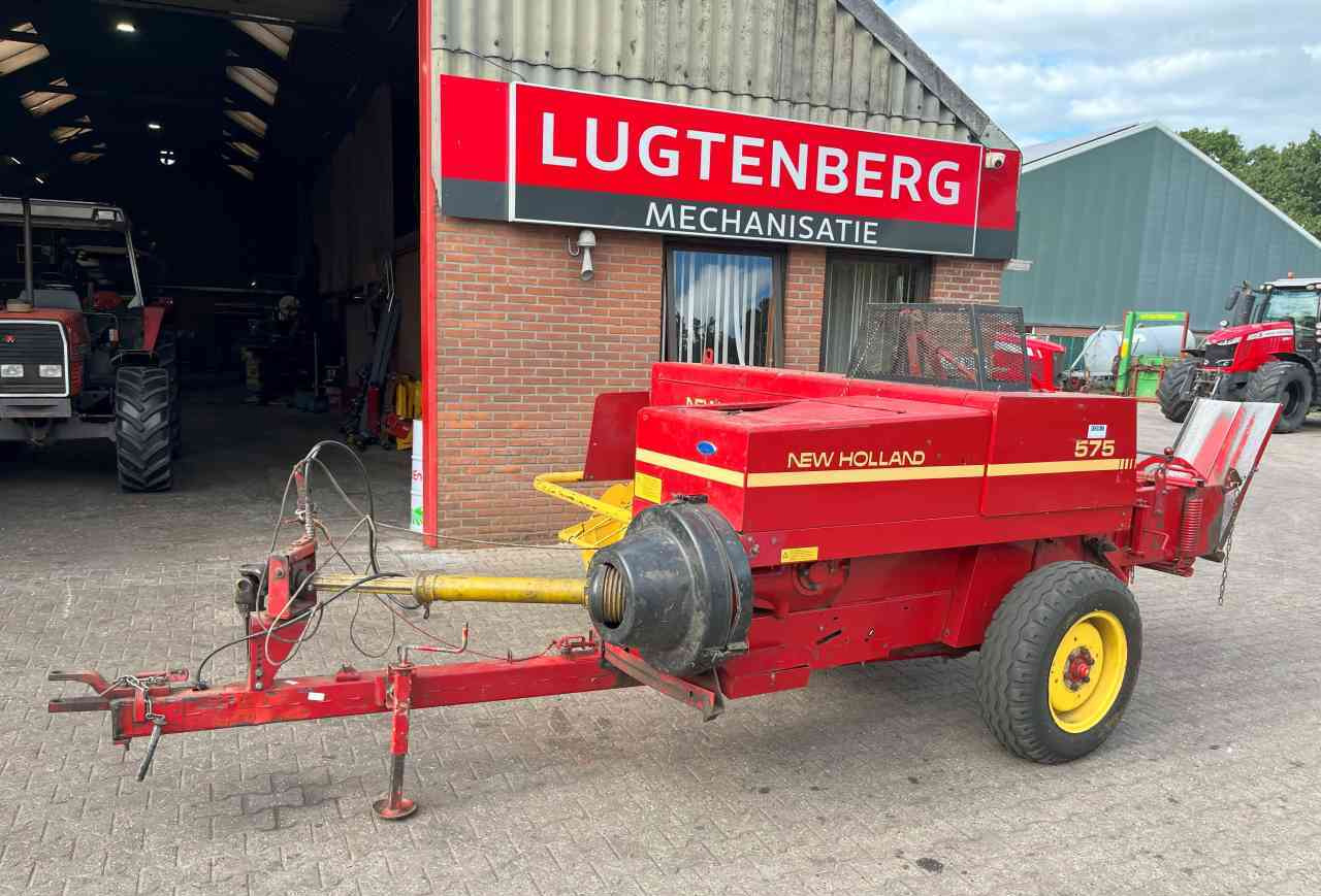 Square baler New Holland 570 Balepers pers pakkenperk weidebouwmachines