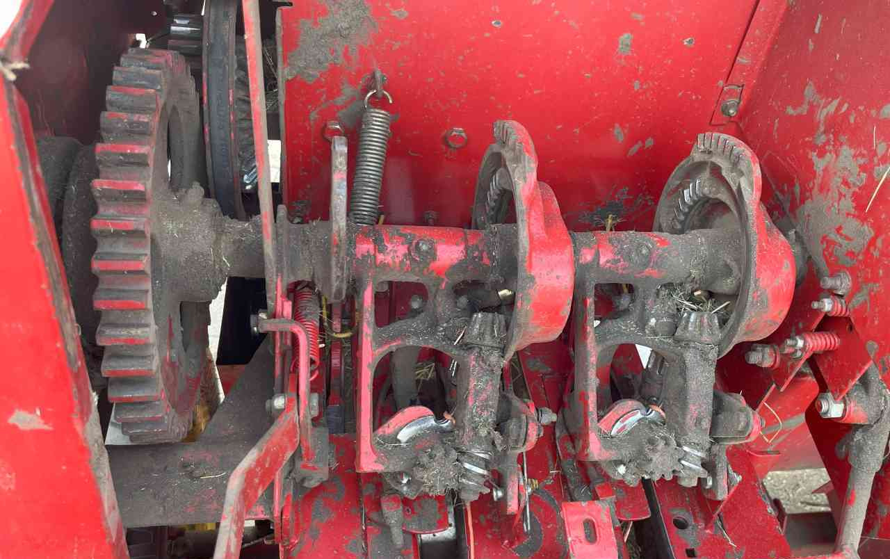 Square baler New Holland 570 Balepers pers pakkenperk weidebouwmachines