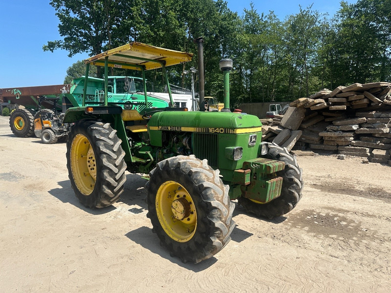 Straddle tractor John Deere 1640 4x4