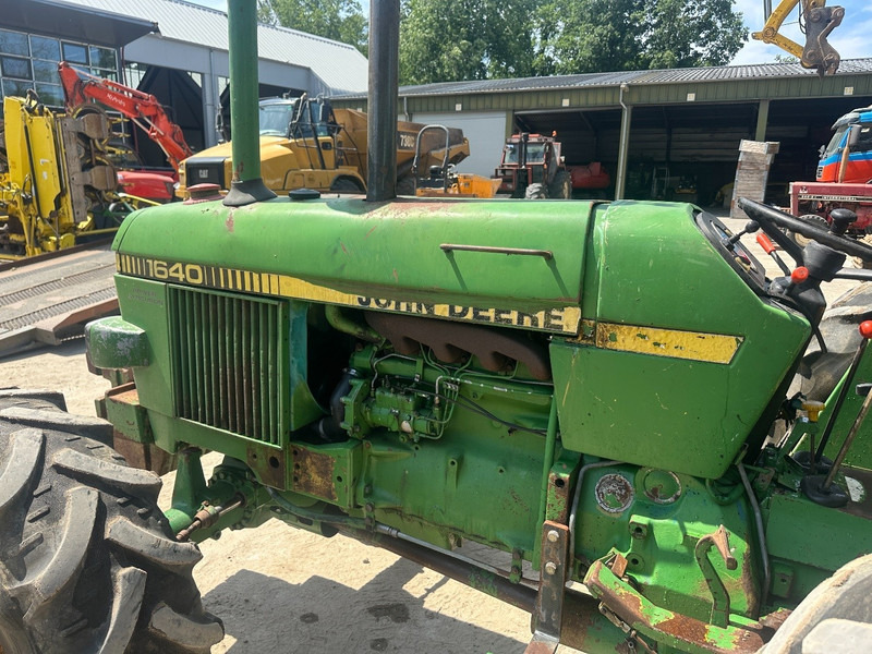 Straddle tractor John Deere 1640 4x4