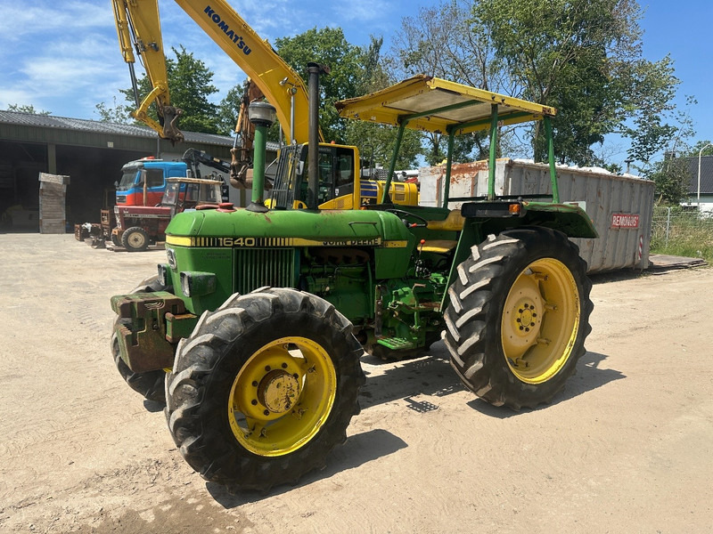 Straddle tractor John Deere 1640 4x4