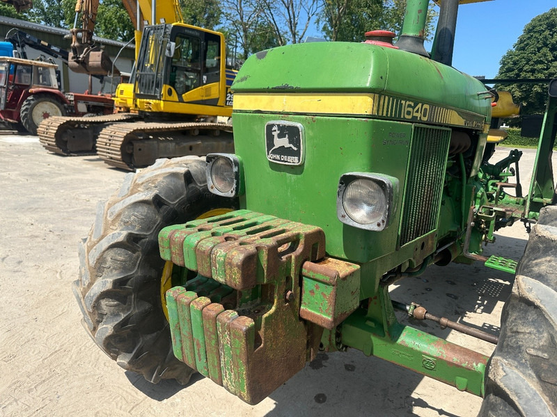 Straddle tractor John Deere 1640 4x4