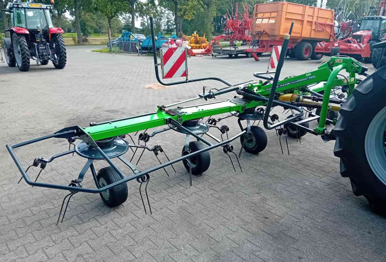 Tedder/ Rake Deutz-Fahr Condimaster 6821 schudder weidebouwmachines