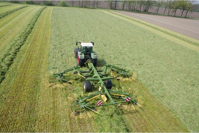 Tedder/ Rake Krone vier harkelementen en Zijaflegharken