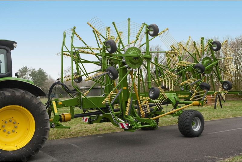 Tedder/ Rake Krone vier harkelementen en Zijaflegharken