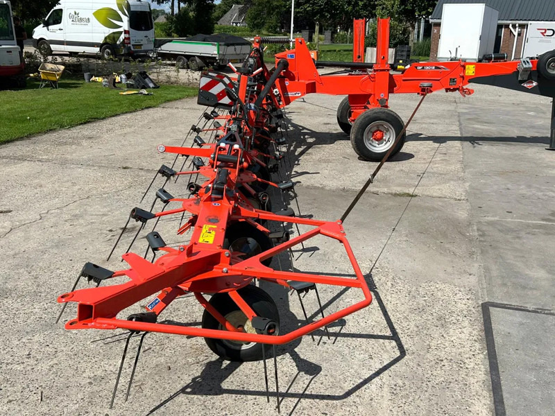 Tedder/ Rake Kuhn GF 13012 Schudder getrokken