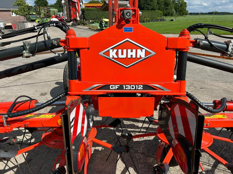 Tedder/ Rake Kuhn GF 13012 Schudder getrokken