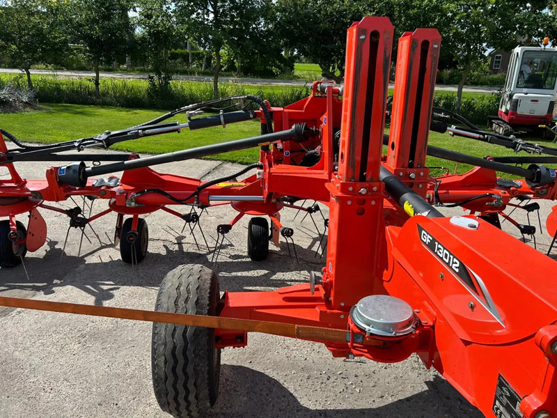 Tedder/ Rake Kuhn GF 13012 Schudder getrokken