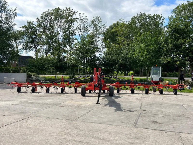 Tedder/ Rake Kuhn GF 13012 Schudder getrokken