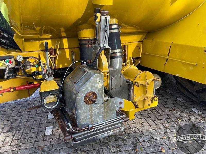 Agricultural machinery TerraGator 3104